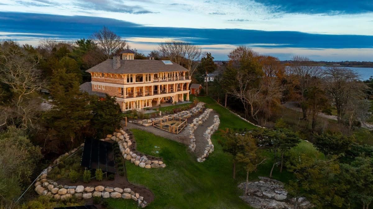 Jamestown Private Residence - Custom Home Build by Rinaldi Brothers