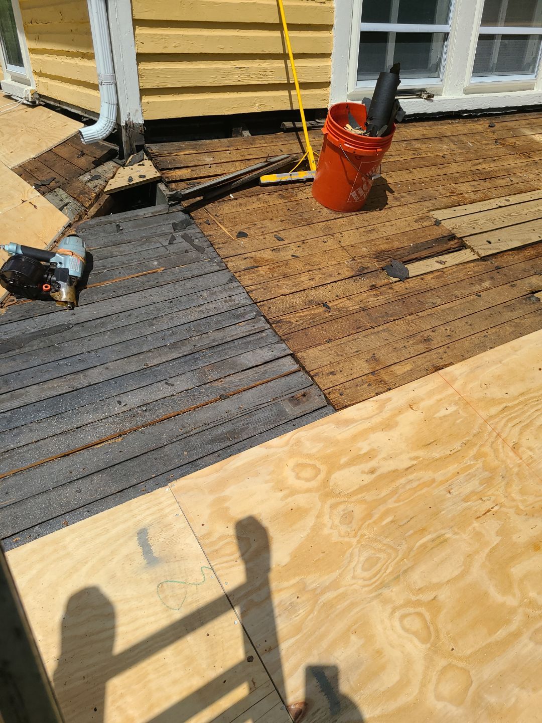 Arlington: CertainTeed Landmark Designer Shingles in Moire Black by RM Banning, Inc.