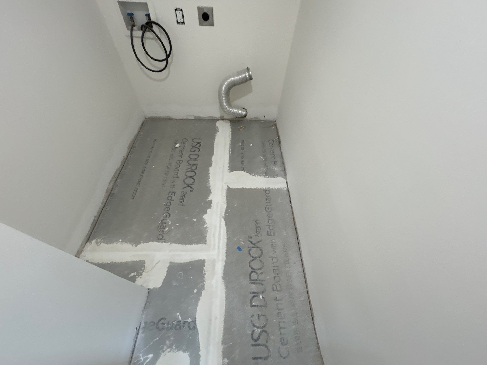Whole-Home Renovation and Retaining Wall Restoration in Suwanee by RENOMAXIT, LLC