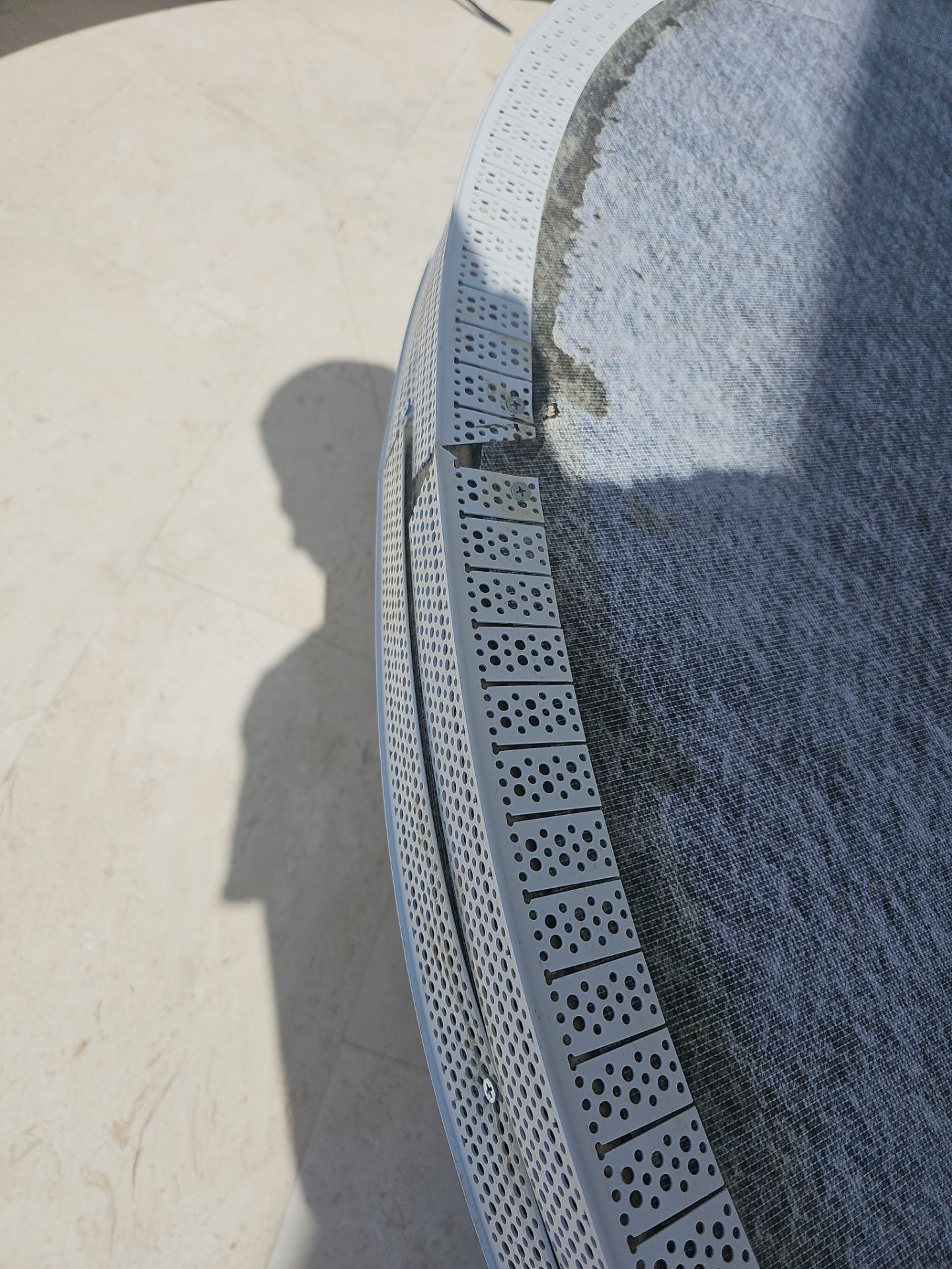 Microtopping over Furniture by Seamless Surfaces