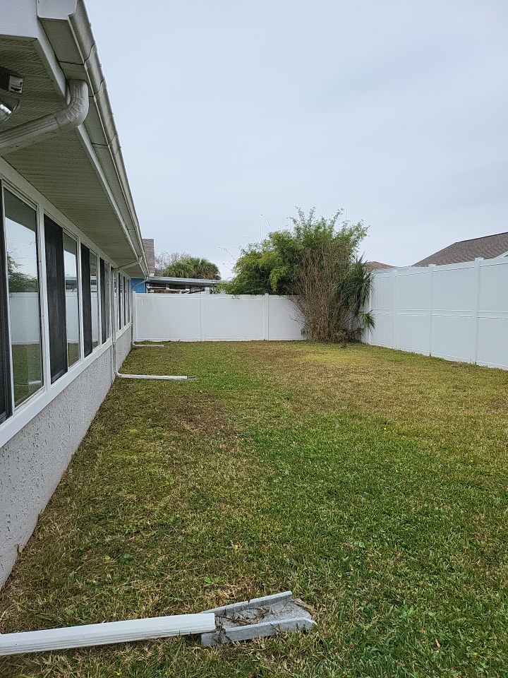 Nice clean look by Hip Square Fence Inc.