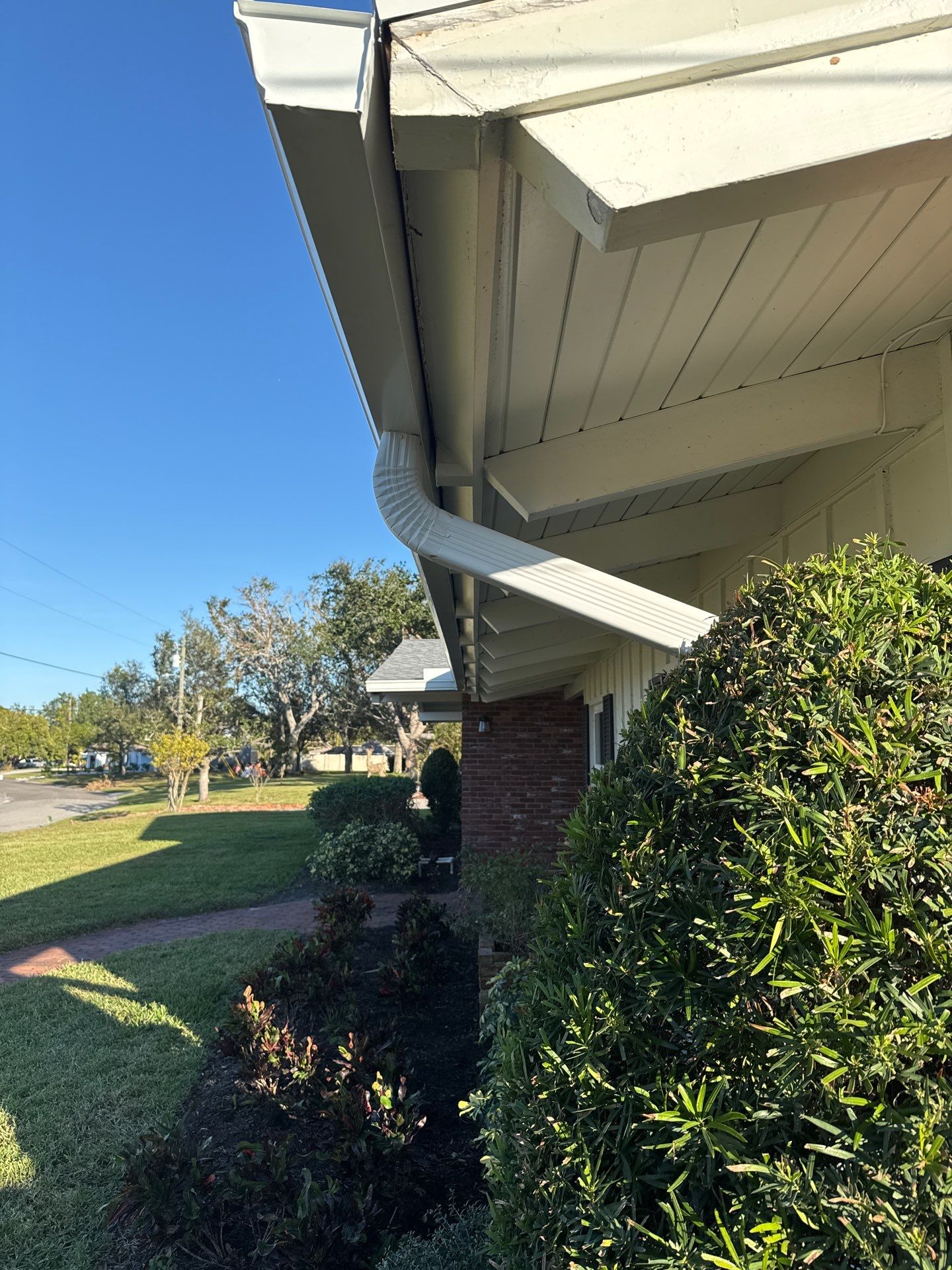 Splash Guard Gutters for Heavy Rain in Bradenton FL by Gutter Professors