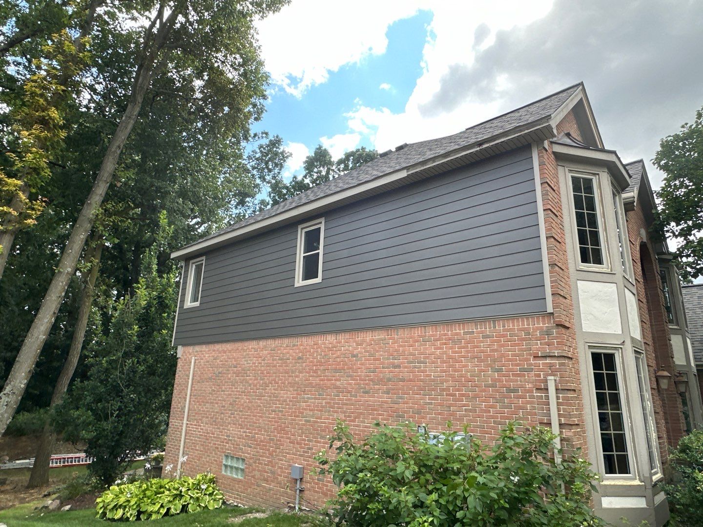 Roof Replacement using Owens Corning Peppercorn and Siding Replacement using Ascend Charcoal Smoke by 180 Contractors