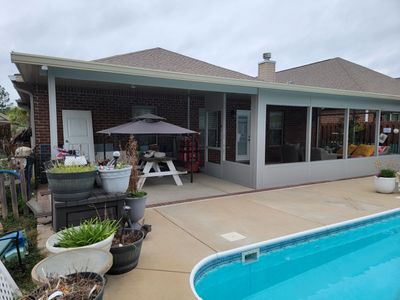 Poolside Screen Room & Patio Cover in Gulf Breeze