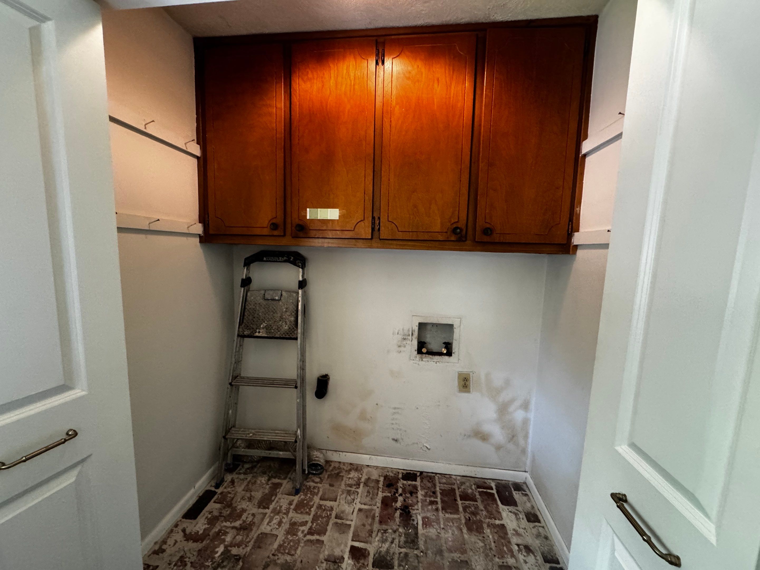 Laundry Closet Color Drench by PGP Surface Solutions, LLC