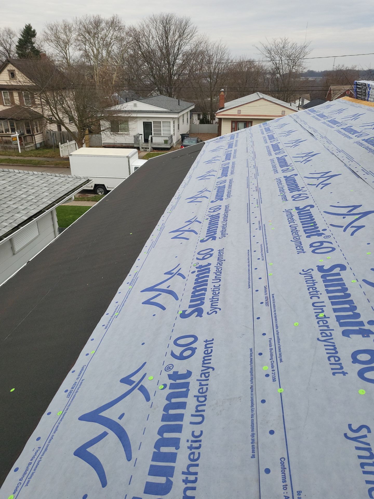 Atlas Pinnacle, Color: Oyster Shell, Drip Edge: White by Eagle Eye Roofing