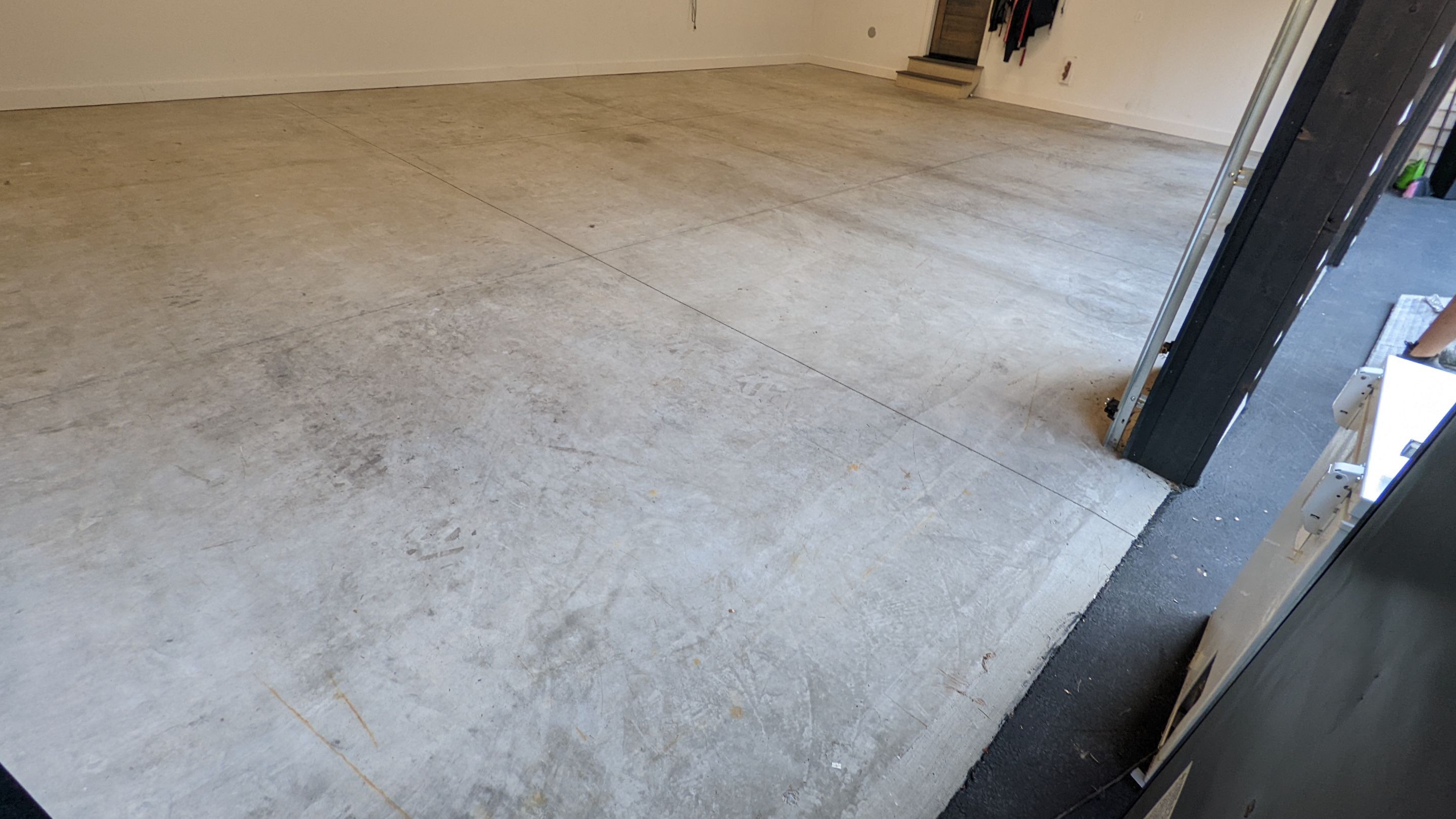 Driftwood Flake Garage Floor Transformation in Coeur d'Alene by Croc Coatings, LLC