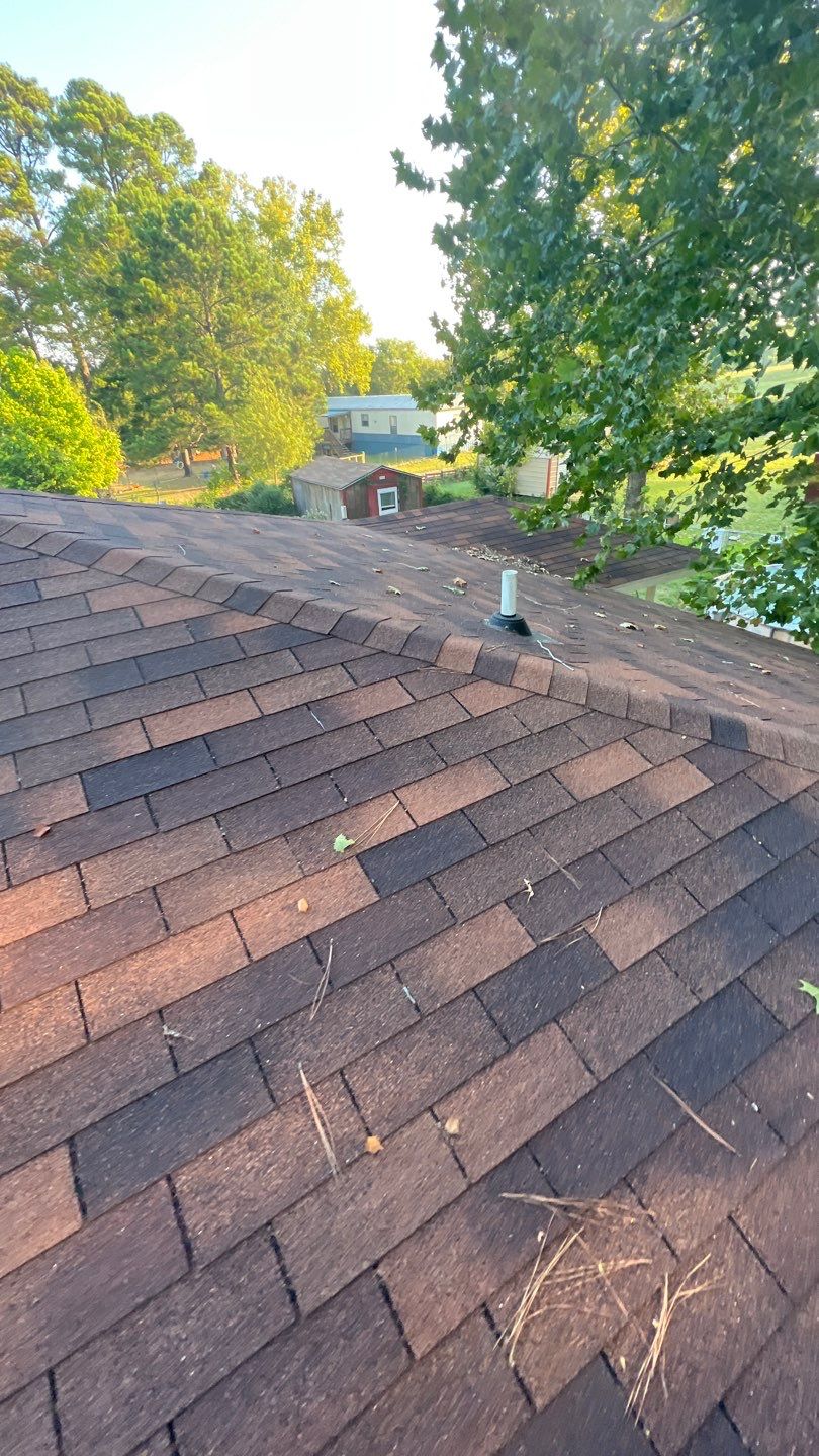 Owens Corning Oakridge Shingle - Color - Driftwood by deleted_company_780284