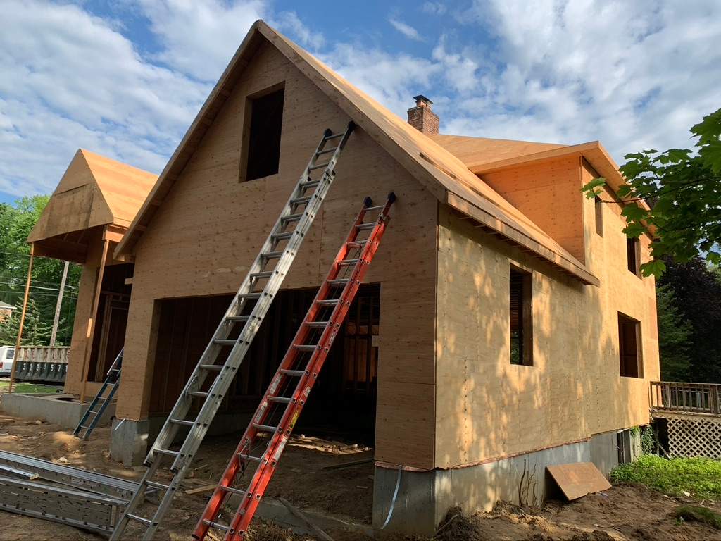 Roof, skylights, soffits and gutters. by Nisi Home Improvement
