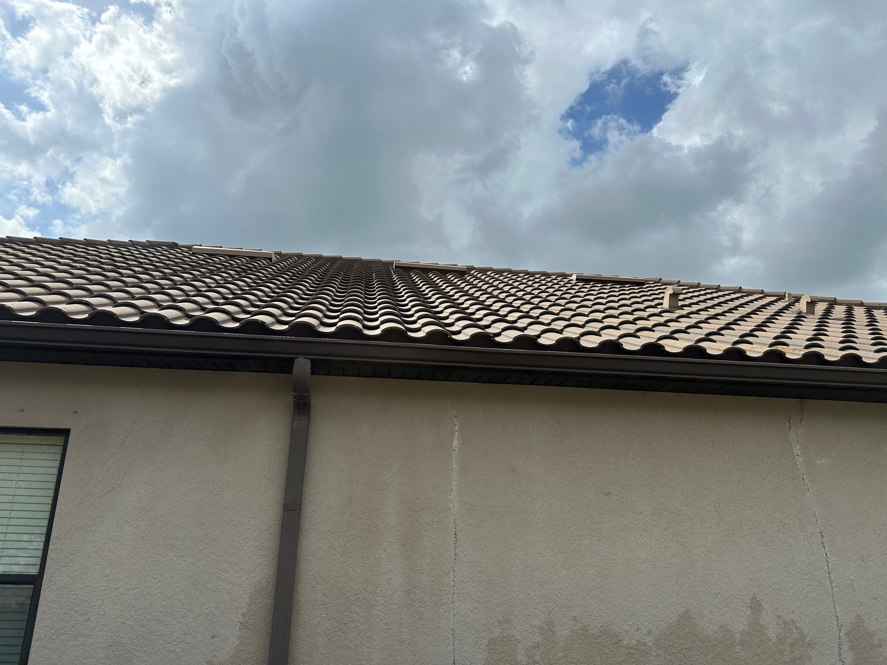Concrete Tile Roof, Paver Pool Deck, Screen Enclosure & Driveway Cleaning in Artisan Lakes Esplanade, Palmetto, FL | Sunshine AquaWash by Sunshine AquaWash