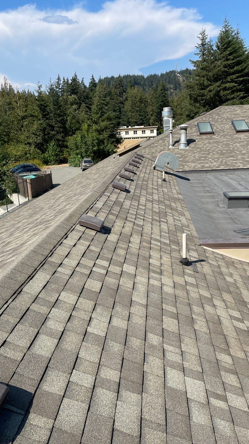 Residential ReRoofing Installation using OC Oakridge shingles by Top Notch Roofing Inc