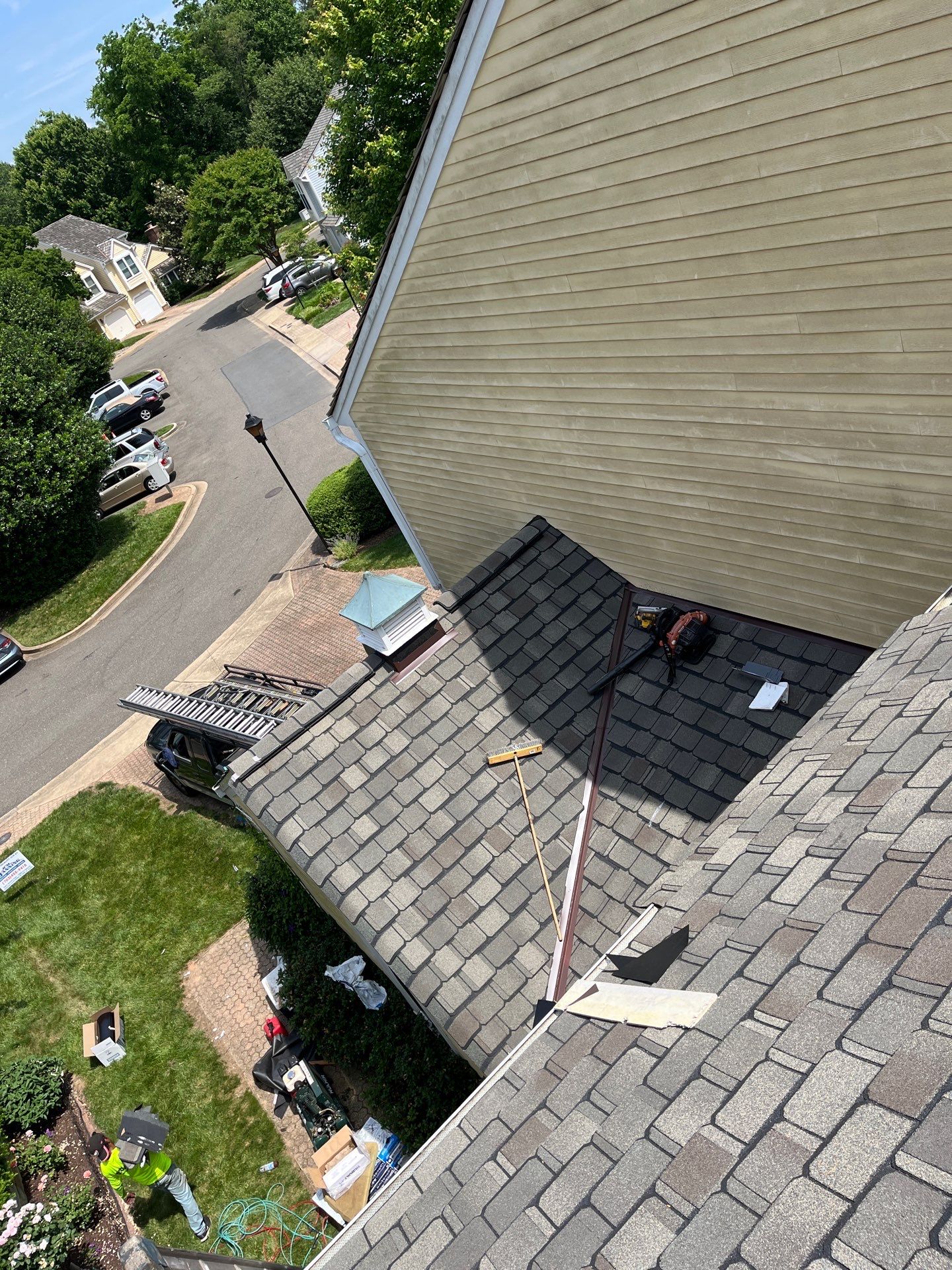 Arlington: CertainTeed Grand Manor Designer Shingles in Weathered Wood by RM Banning, Inc.