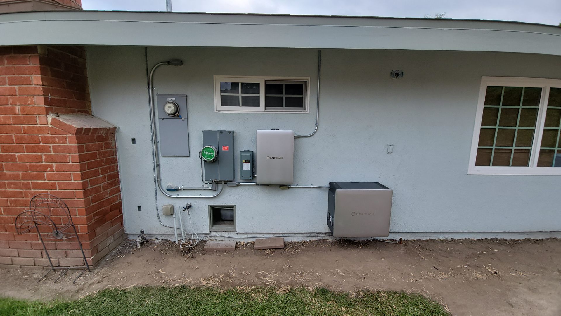 Los Angeles Residential Solar and Enphase Battery Storage Installation by AWS Solar