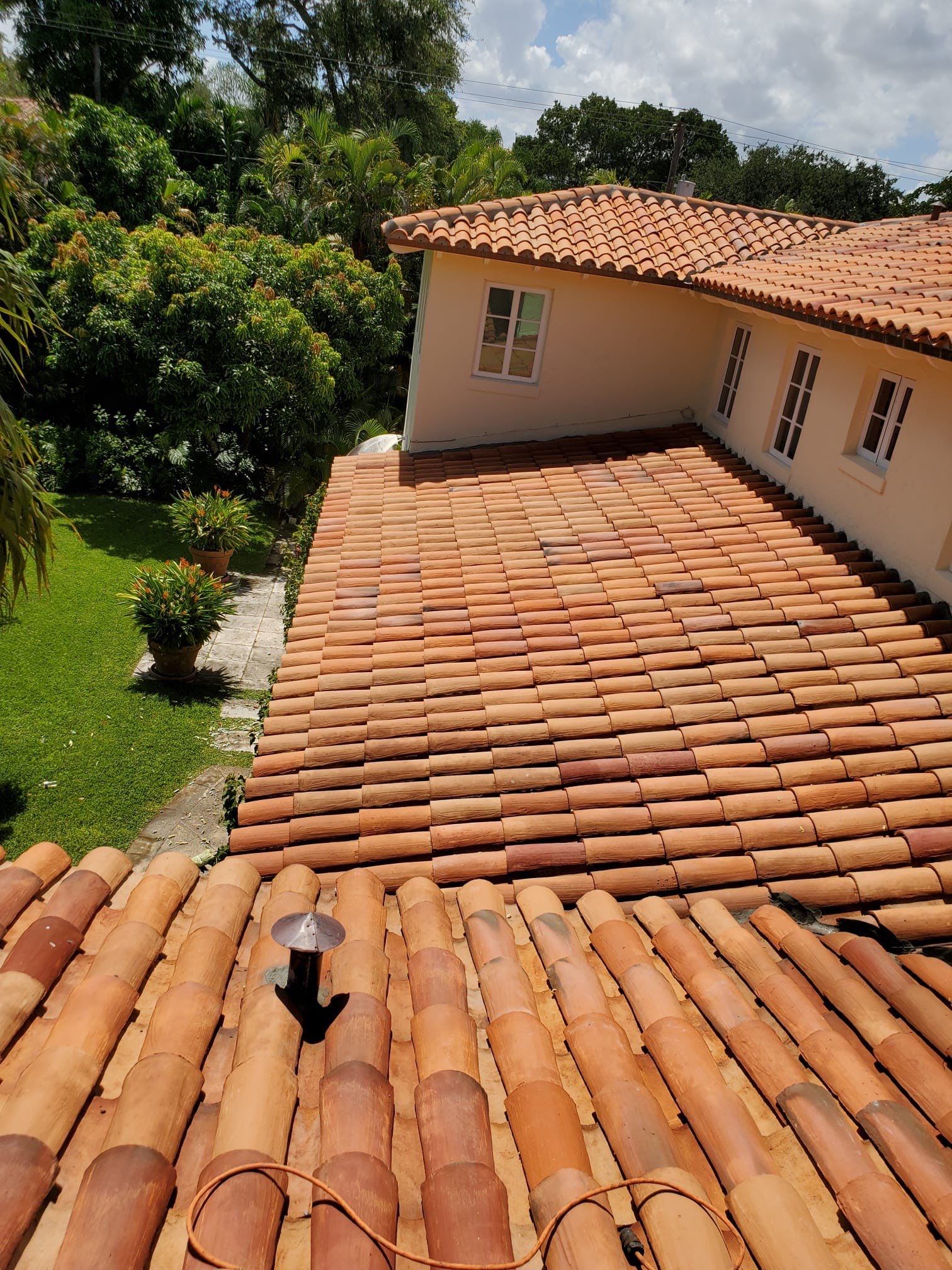 Granada Handmade Barrel Tile - Flashed Blend by Istueta Roofing