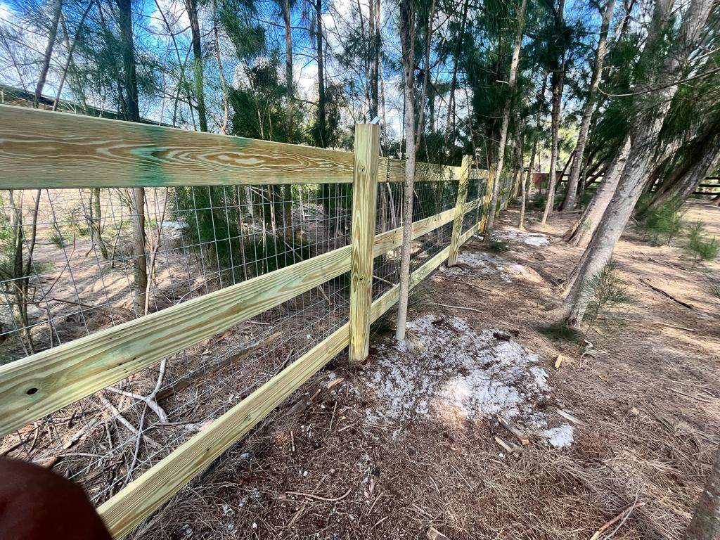 Custom Wood Farm Fence with Welded Wire Mesh in Nokomis by True Fence LLC