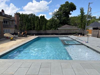 Platino Pool with Center Spa