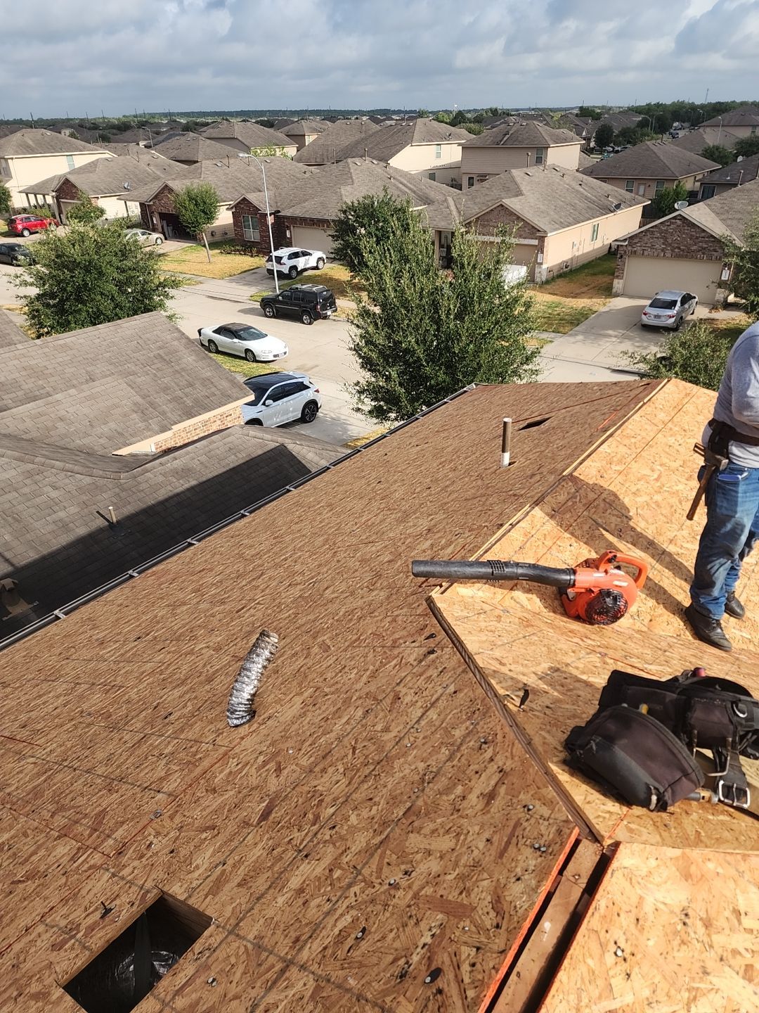 Residential Roofing Installation using Owen's Corning Duration (Lifetime) Shingles by Roof Repair Company