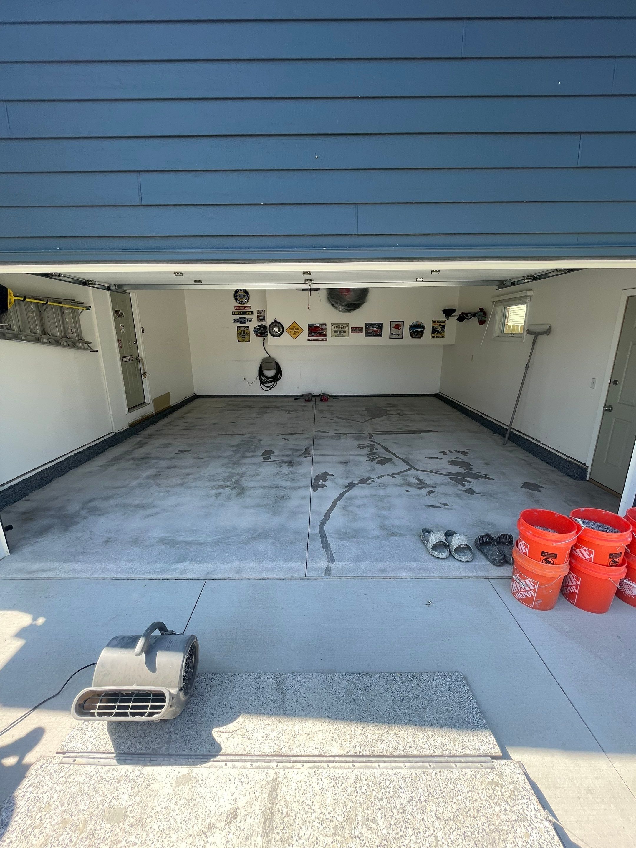 Sioux Falls Garage Floor Coating with Nightfall Decorative Chips by Select Painting, Coatings & Garage Cabinets