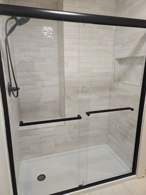 🚿 Seamless Shower Door Install – Just the Finishing Touch!*