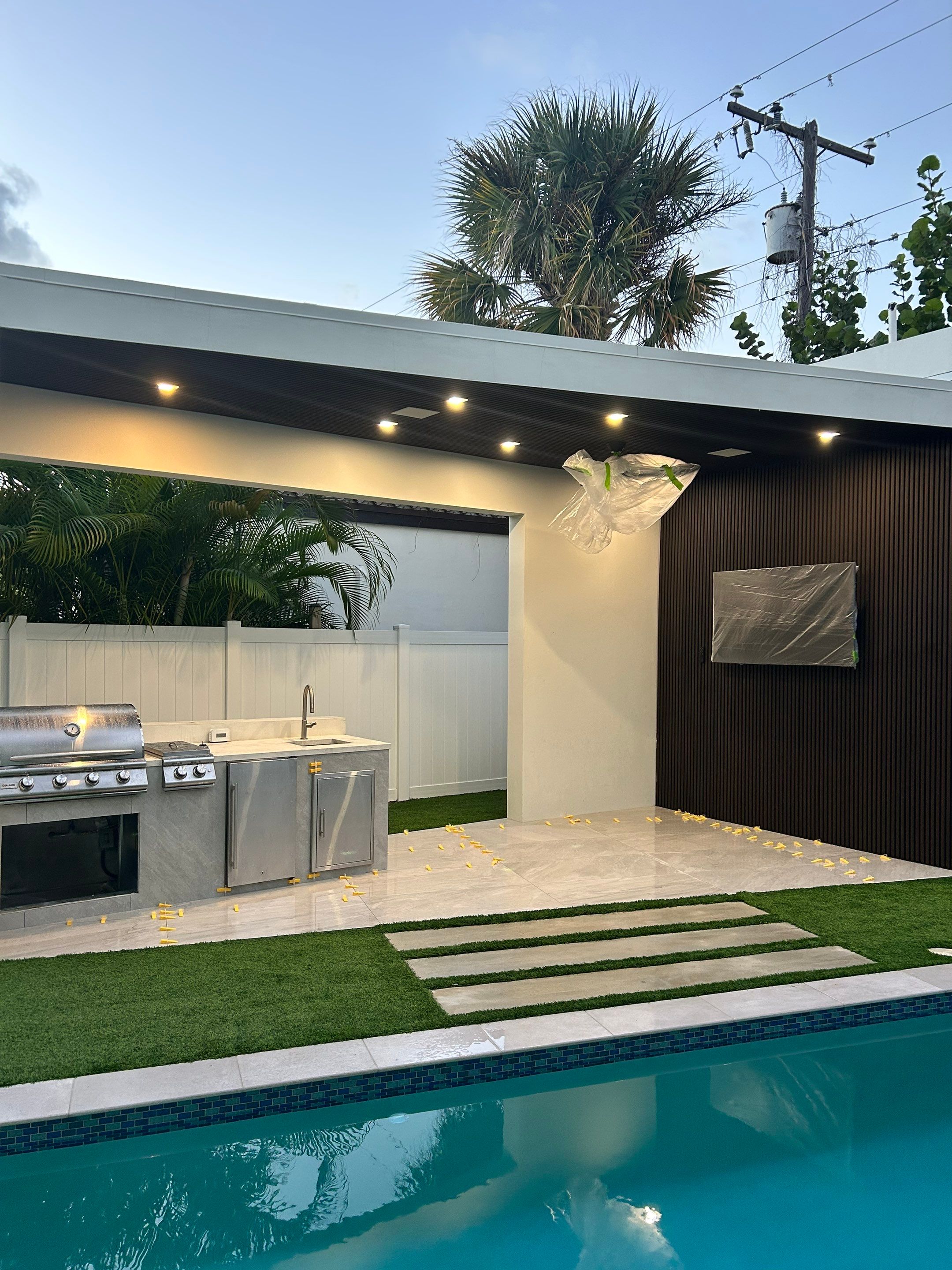 Outdoor BBQ - East Boca Raton by Hevi Tile