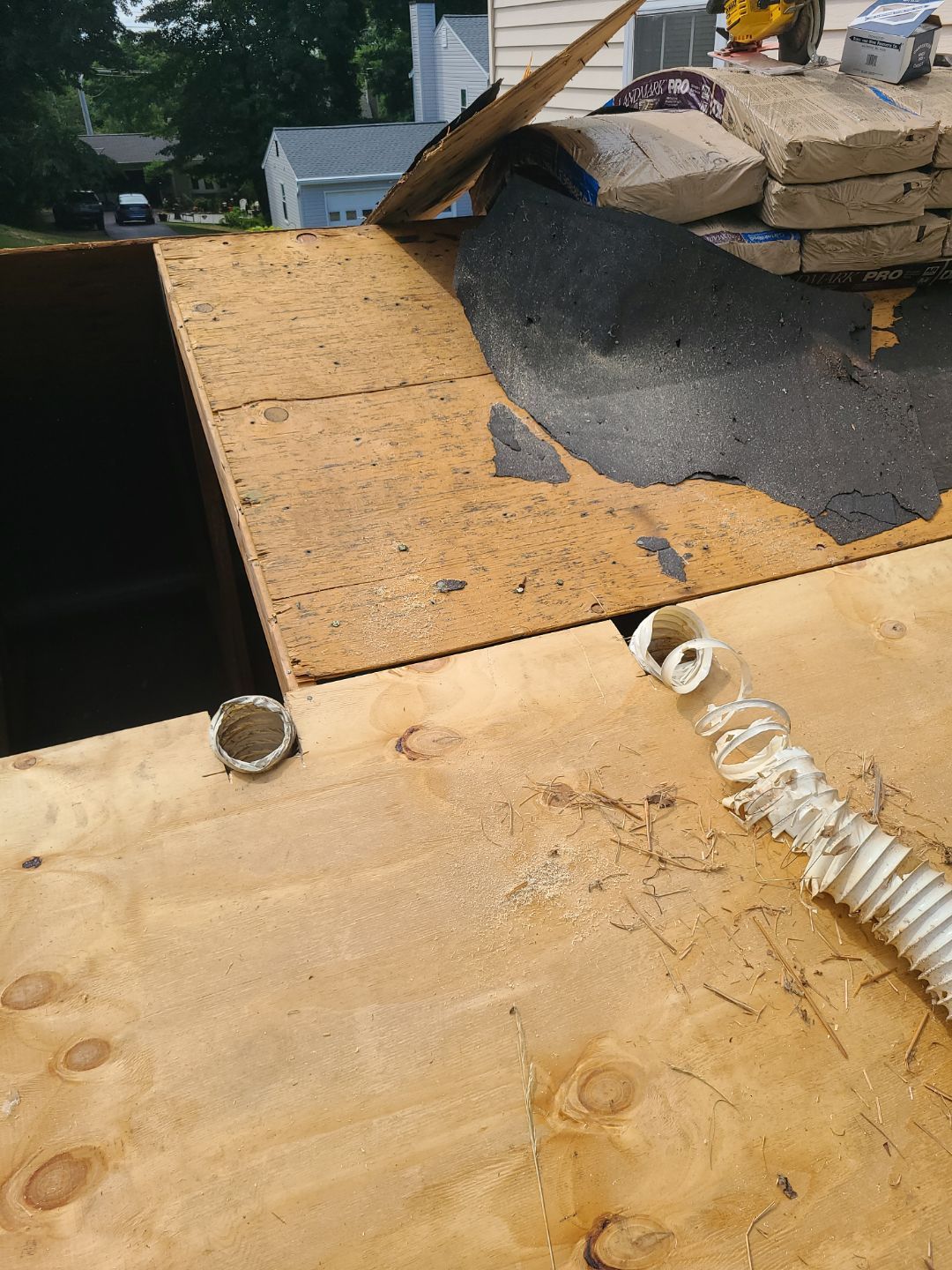 Falls Church: CertainTeed Landmark Pro Designer Shingles in Max Def Pewterwood by RM Banning, Inc.