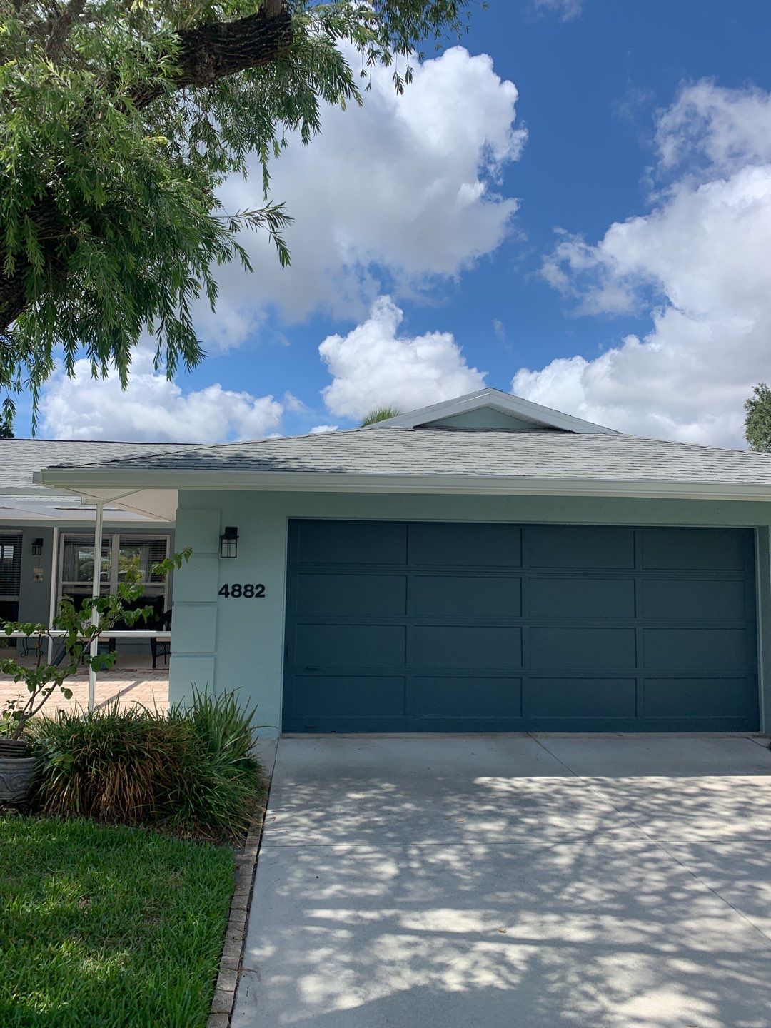 Aluminum Seamless Gutters using White Seamless Gutters in Sarasota FL by Gutter Professors