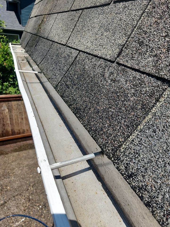 Gutter cleanup by Willamette Outdoor Wash LLC