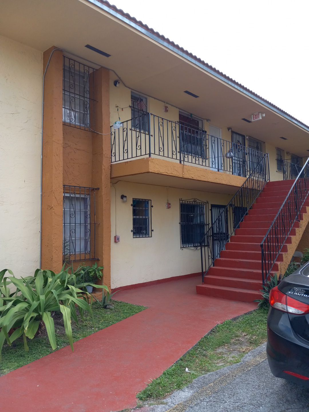 Villa Biscaya Jardines Condo by Souffront Construction & Engineering