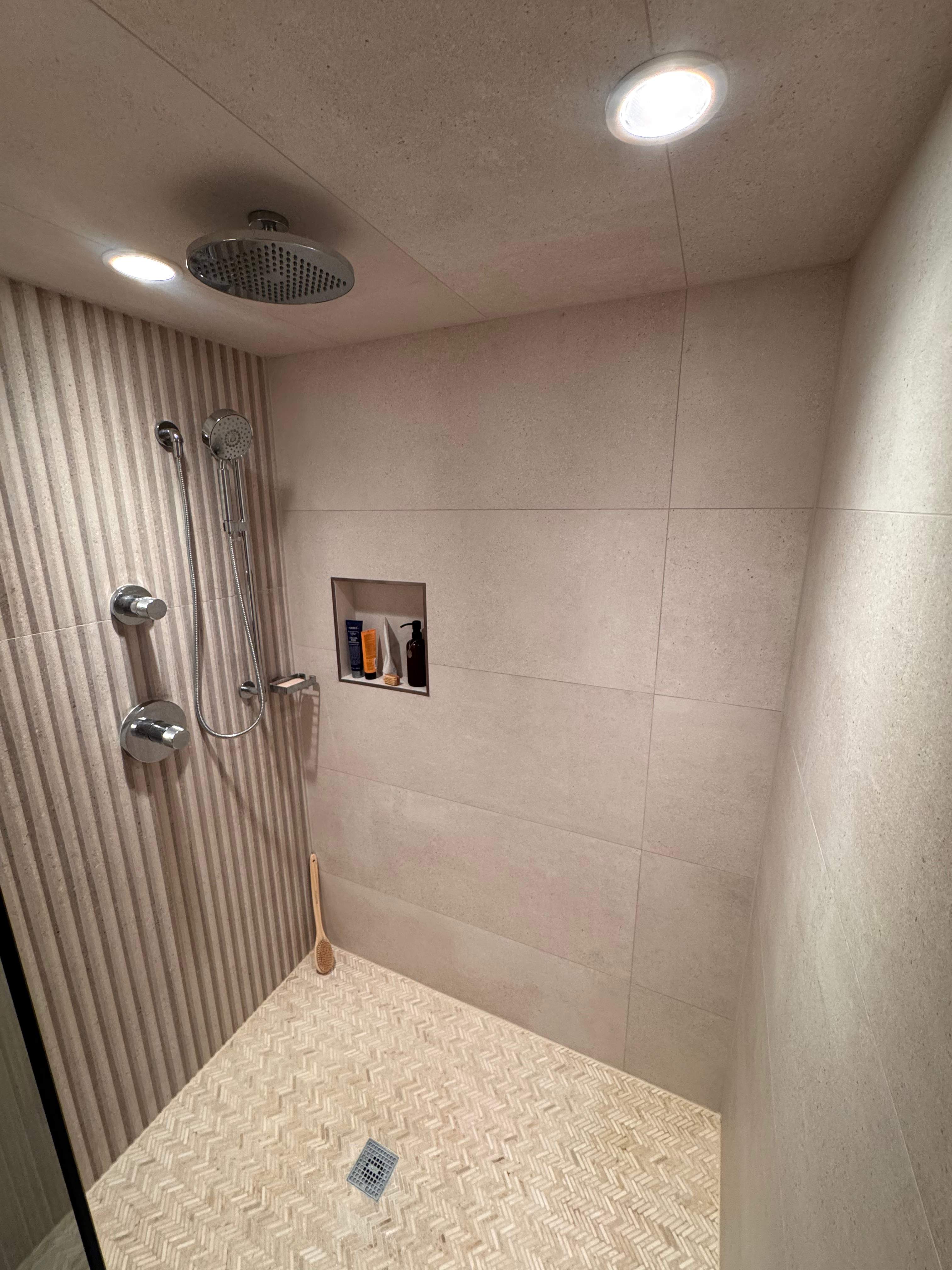 Two bathrooms renovation by Prudencio