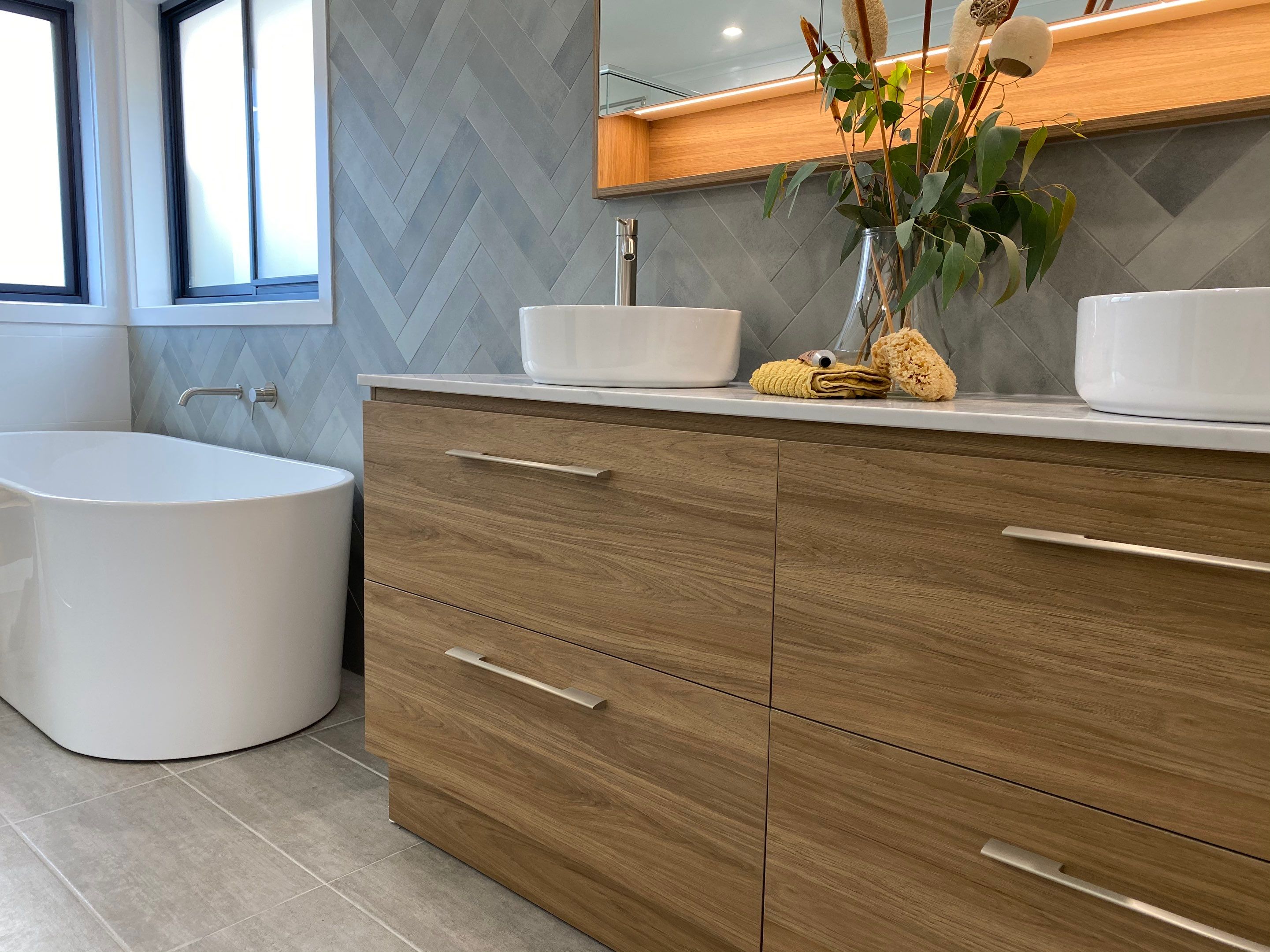 Large Ensuite Renovation by Re-seal Bathrooms