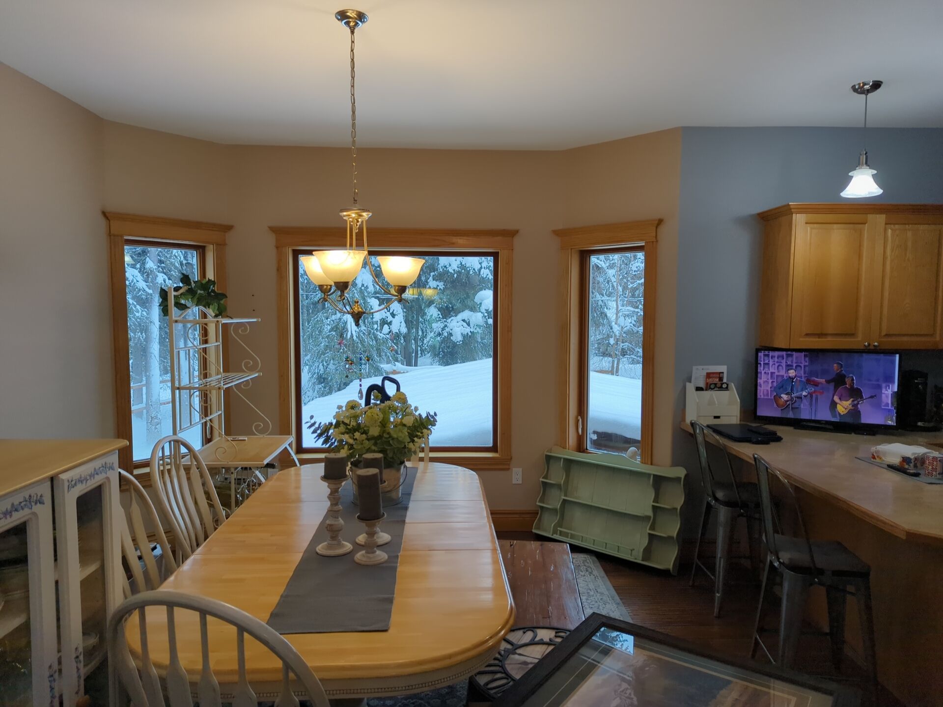 Interior Painting Refresh by Midnight Sun Painting