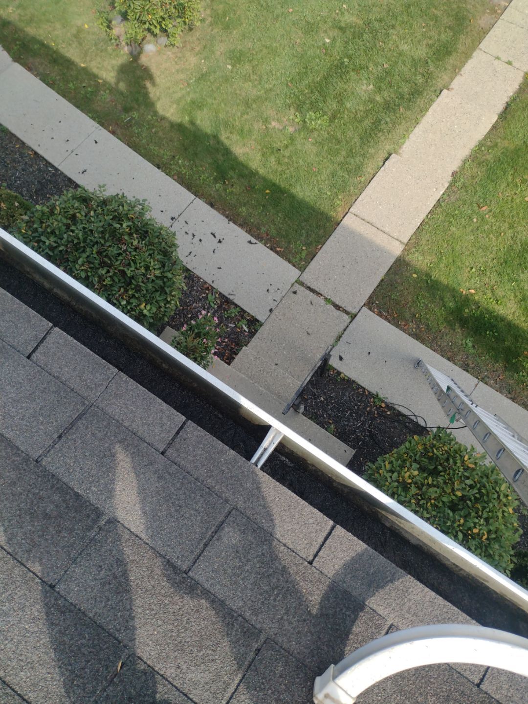 Commercial gutter cleaning Flint, MI after photo with clean gutters