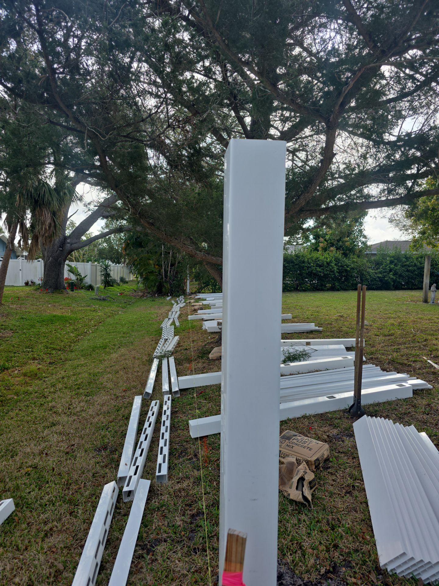 Vinyl Shadowbox Installation in Venice by True Fence LLC
