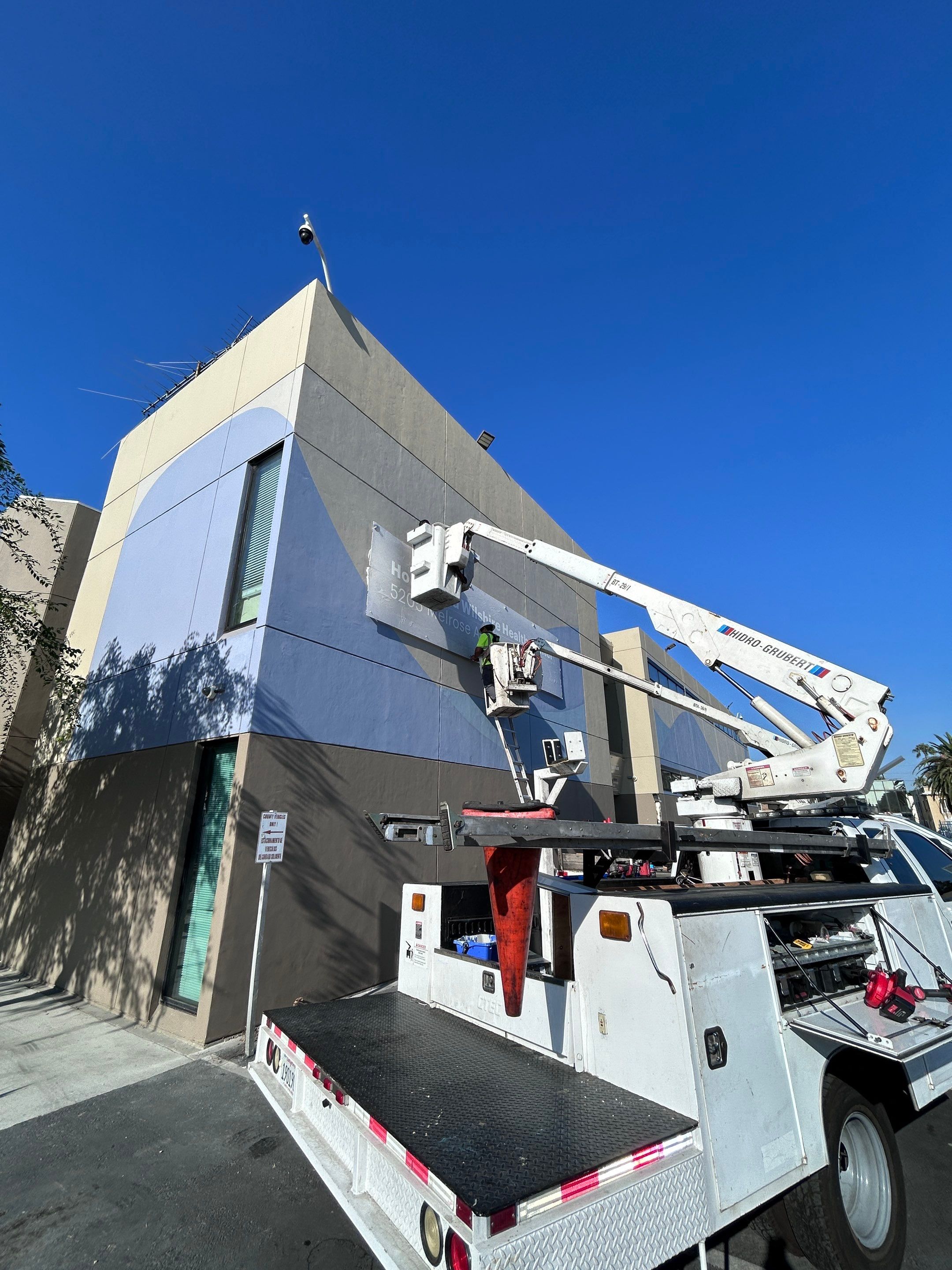 Project in Los Angeles by Golden State Signs
