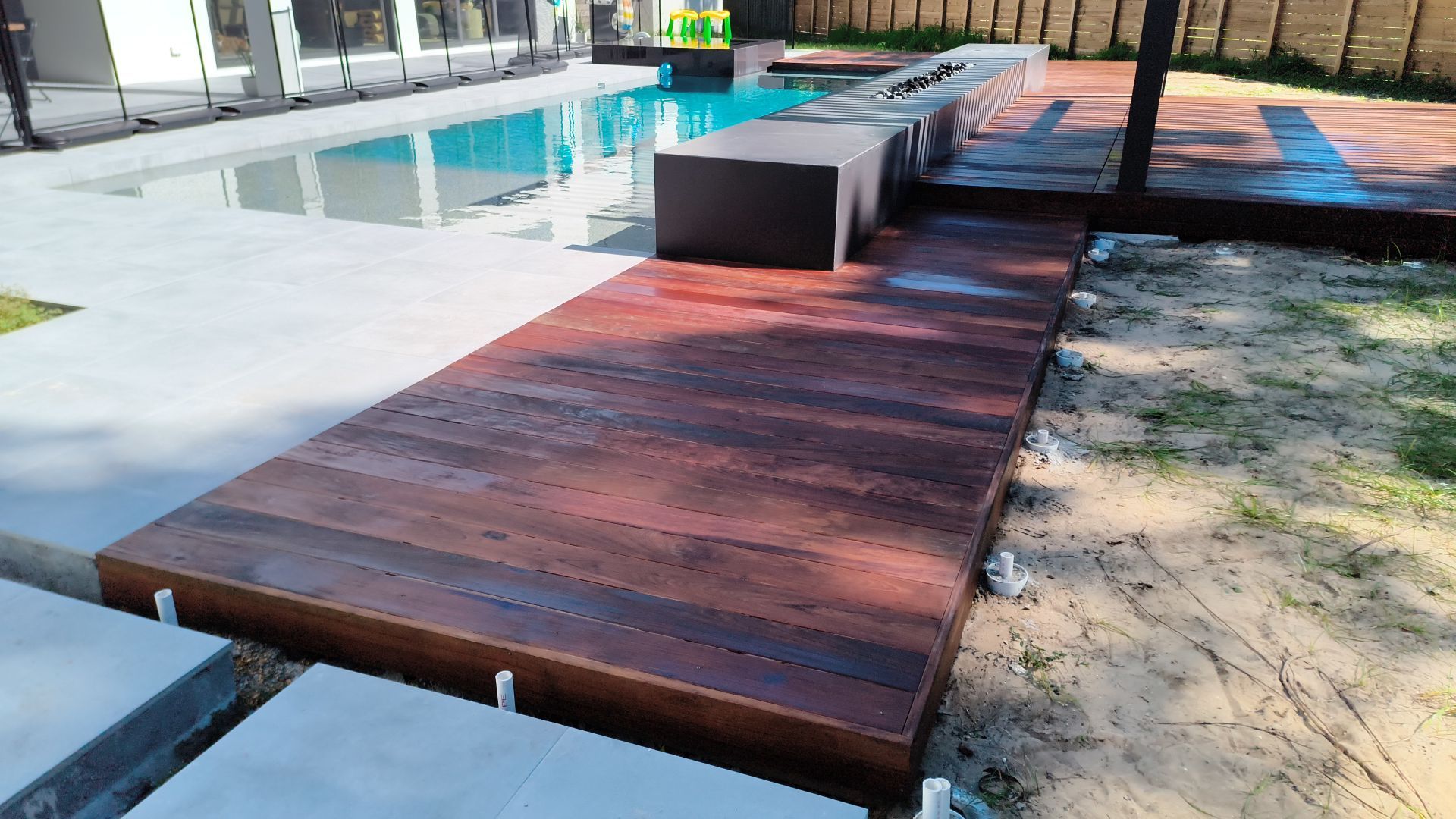 Architectural Masterpiece: Aluminum Frame with Exotic Wood Details by Orlando pergolas 