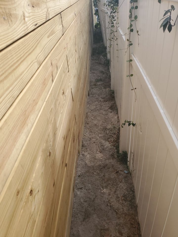 Custom Horizontal Fence  by Hip Square Fence Inc.