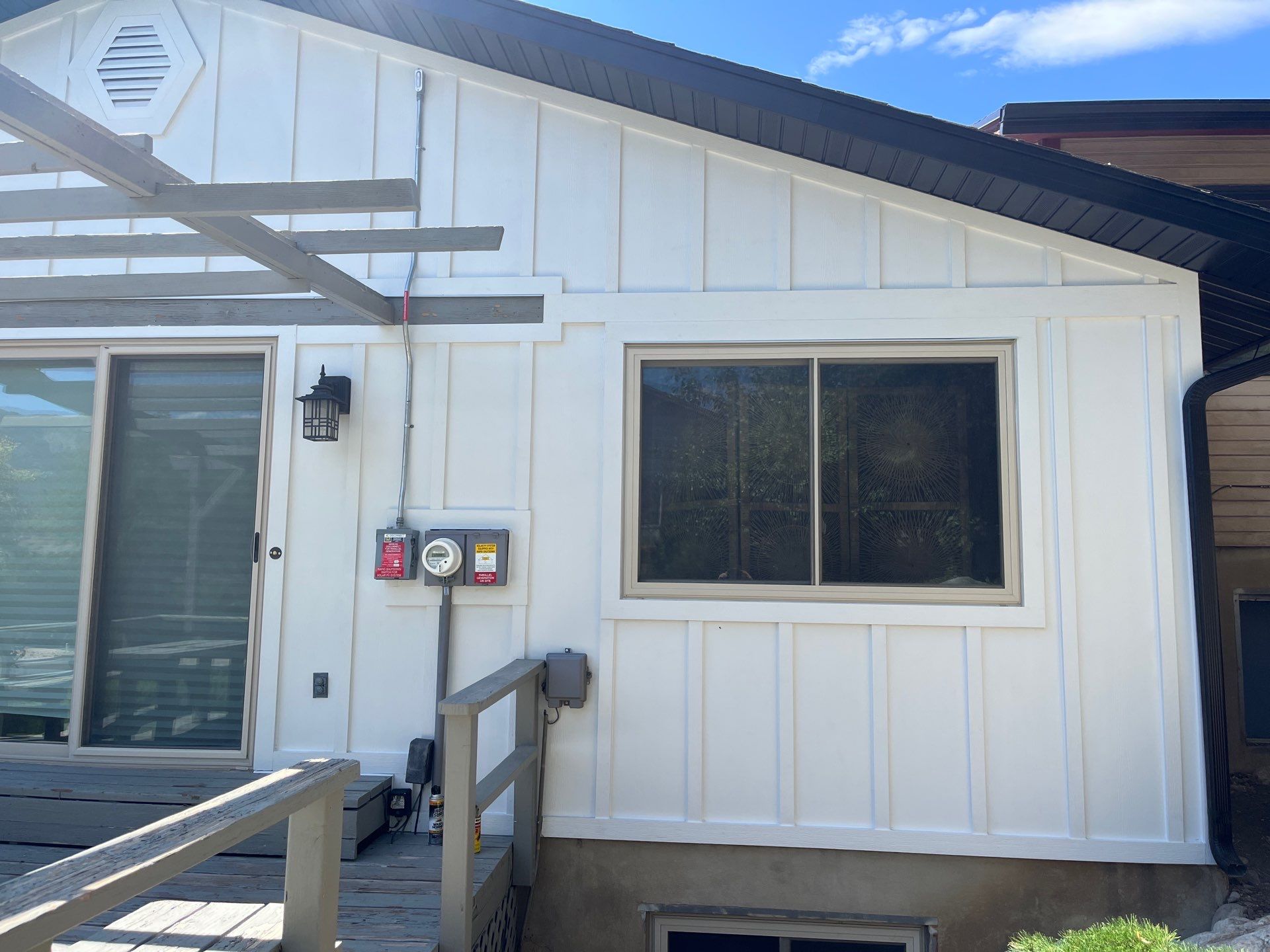 North Ogden | Hardie B&B & Wood-Tone Accent | Arctic White by Ideal Siding Utah
