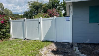 Sarasota, FL 6ft. Tall White Vinyl Privacy Fence