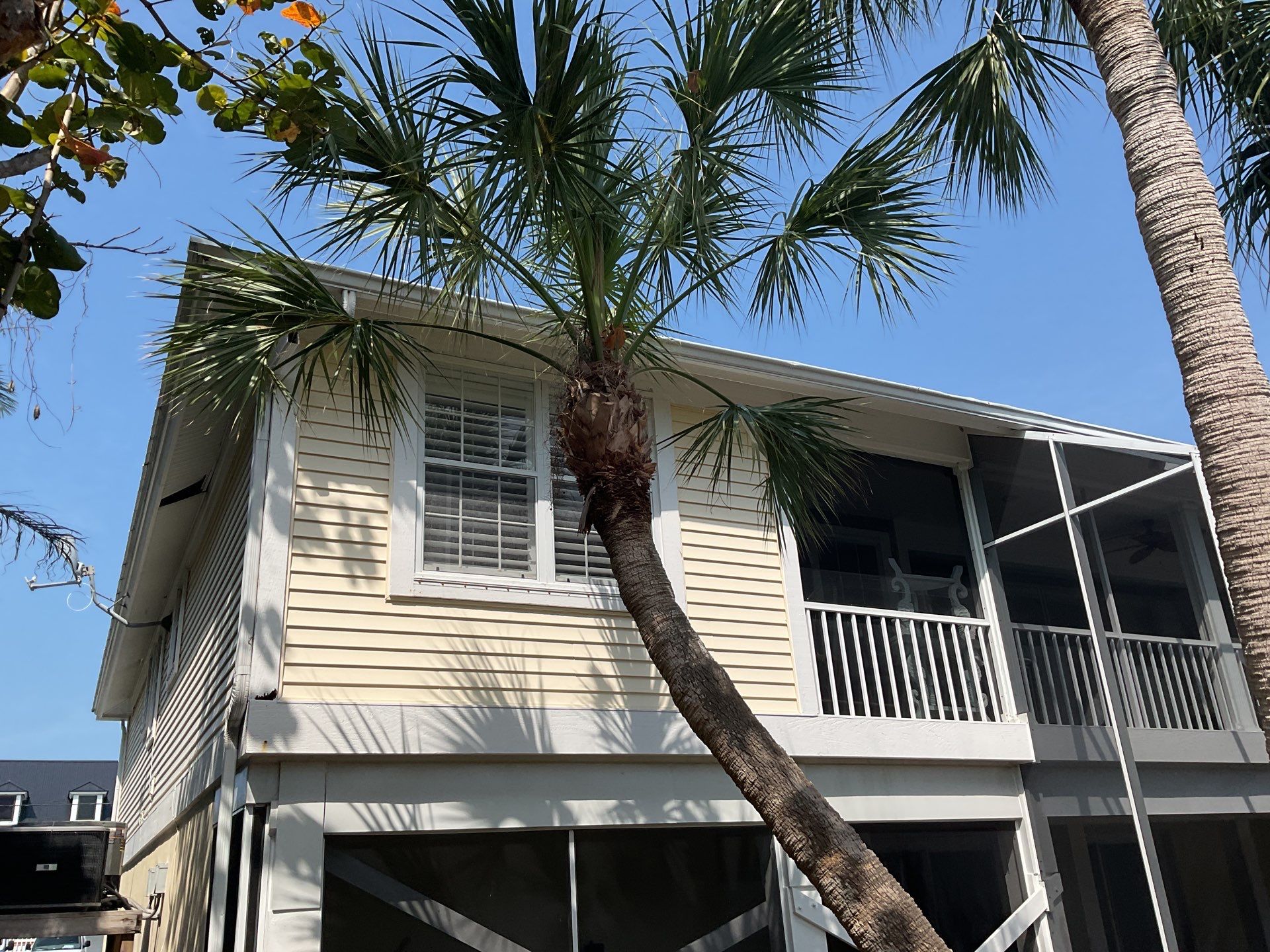 White 6-Inch Seamless Gutters in Sanibel FL by Gutter Professors