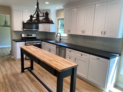 Kitchen Remodel using IMAGIO Arabesque Drops Solid Glass Backsplash