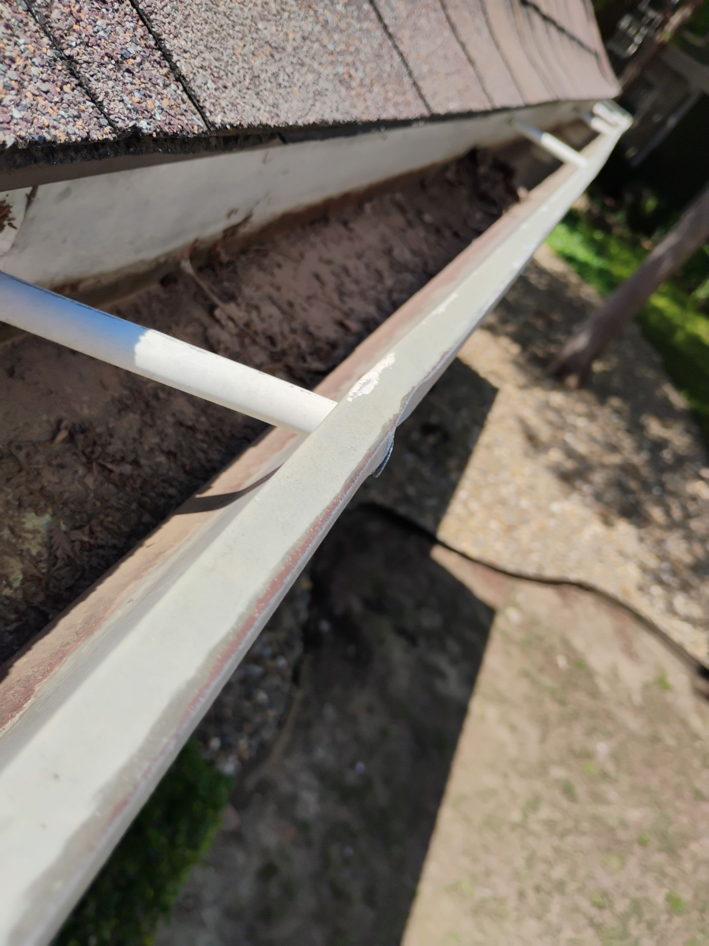 HOA gutter cleaning after photo.