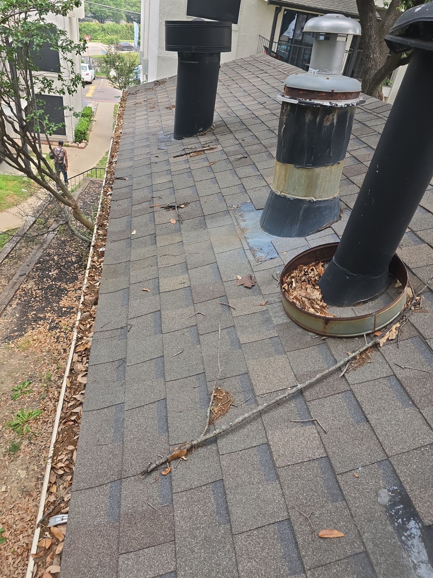 Commercial gutter cleaning Dallas & Fort Worth before photo with filled gutters