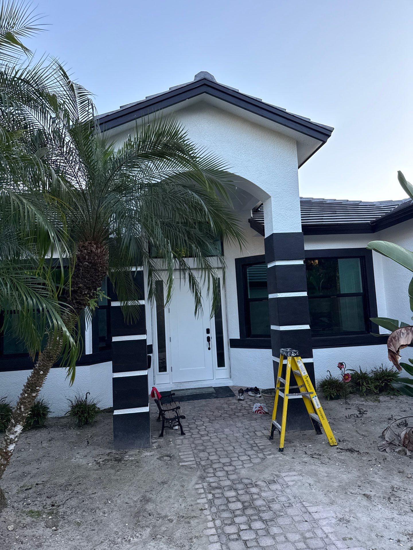 Bronze Seamless Gutters using bronze gutters in Naples FL by Gutter Professors