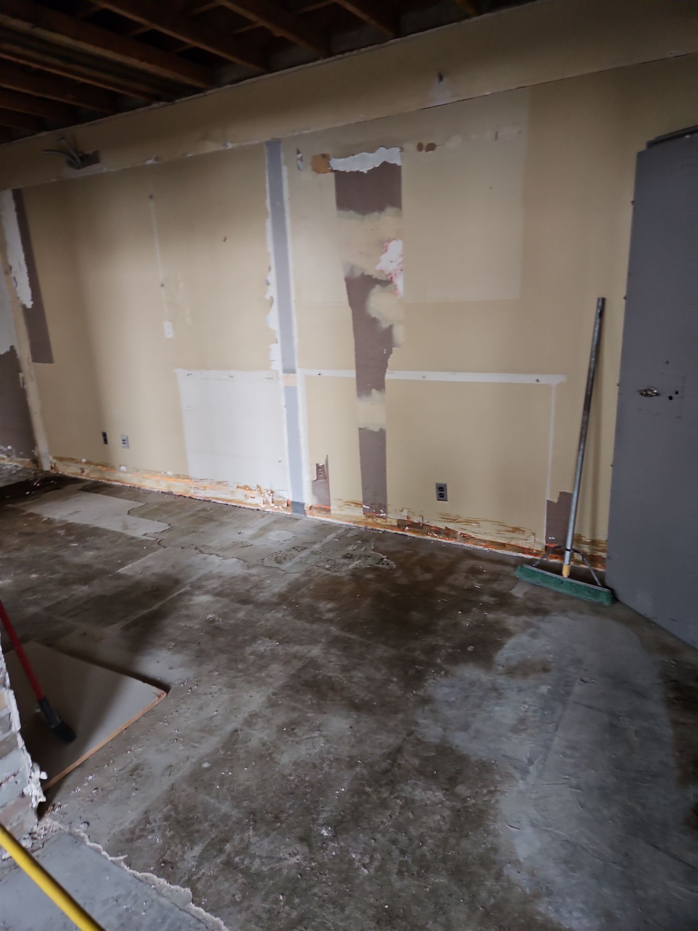 Water infiltration  by Eco-Nature Construction Inc.