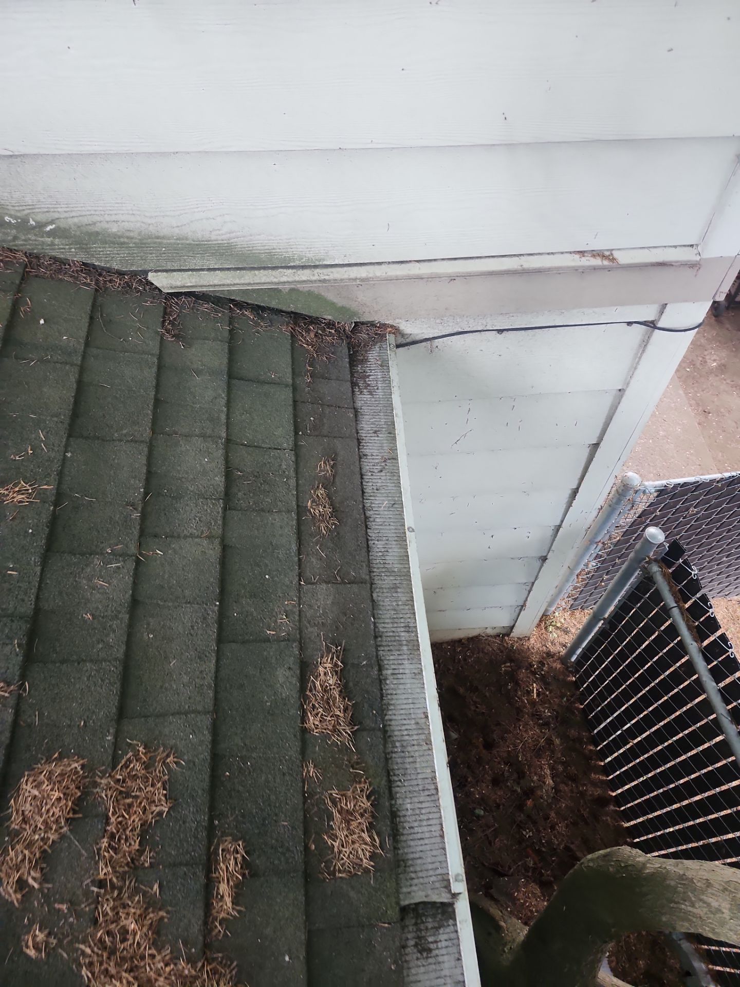 Commercial gutter cleaning Portland, OR after photo with clean gutters