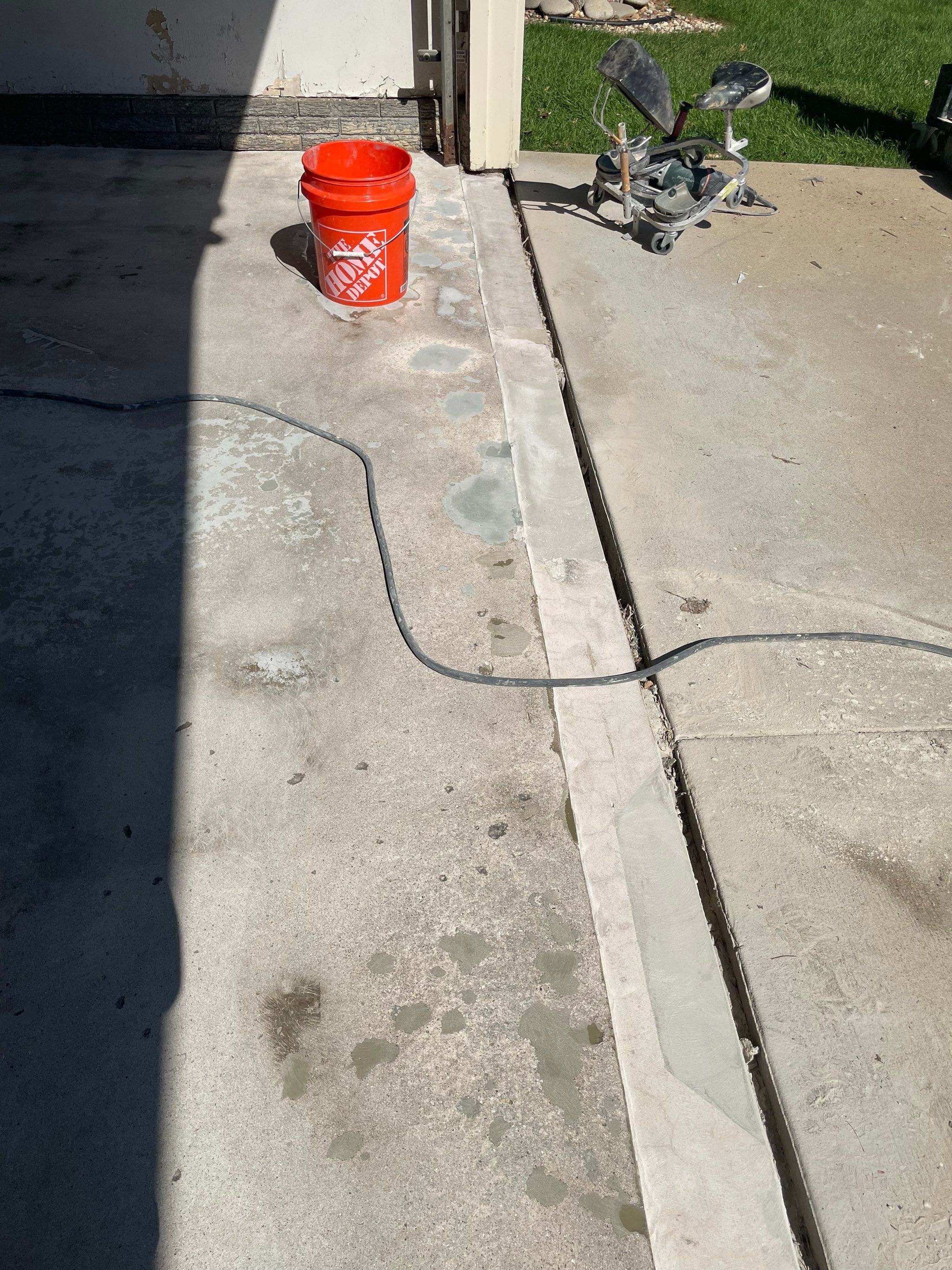 Custom Creekbed Garage Floor Coating in Sioux Falls by Select Painting, Coatings & Garage Cabinets