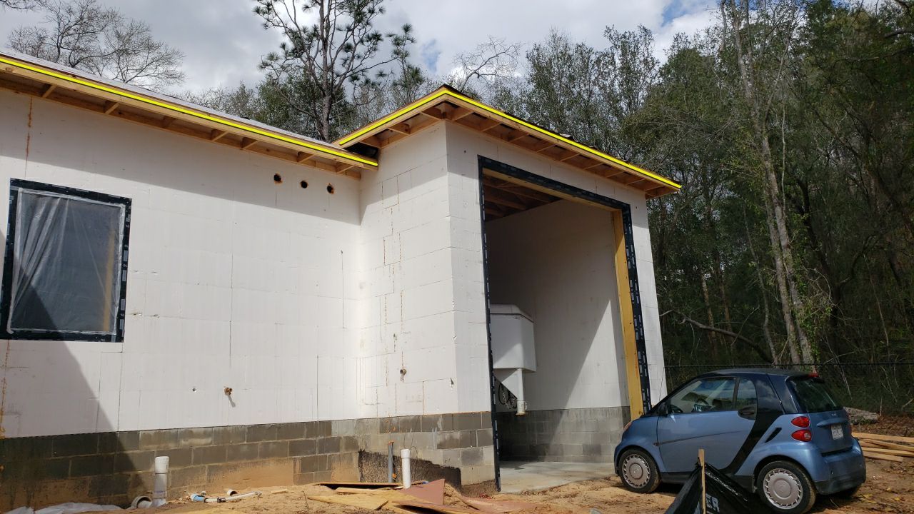 Seamless Aluminum Gutter Installation using 6 Inch Seamless Gutters in MIlton FL by Gutter Professors