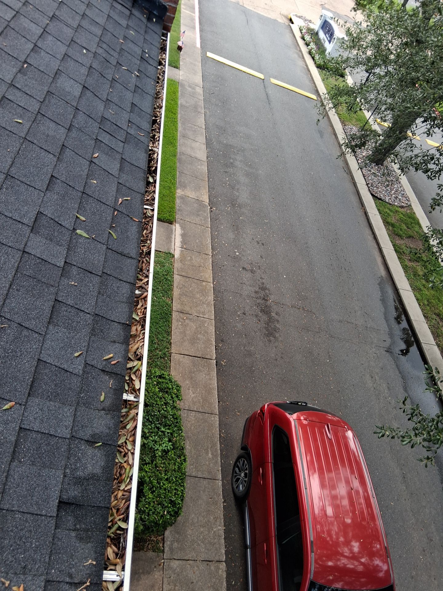 HOA gutter cleaning before photo.