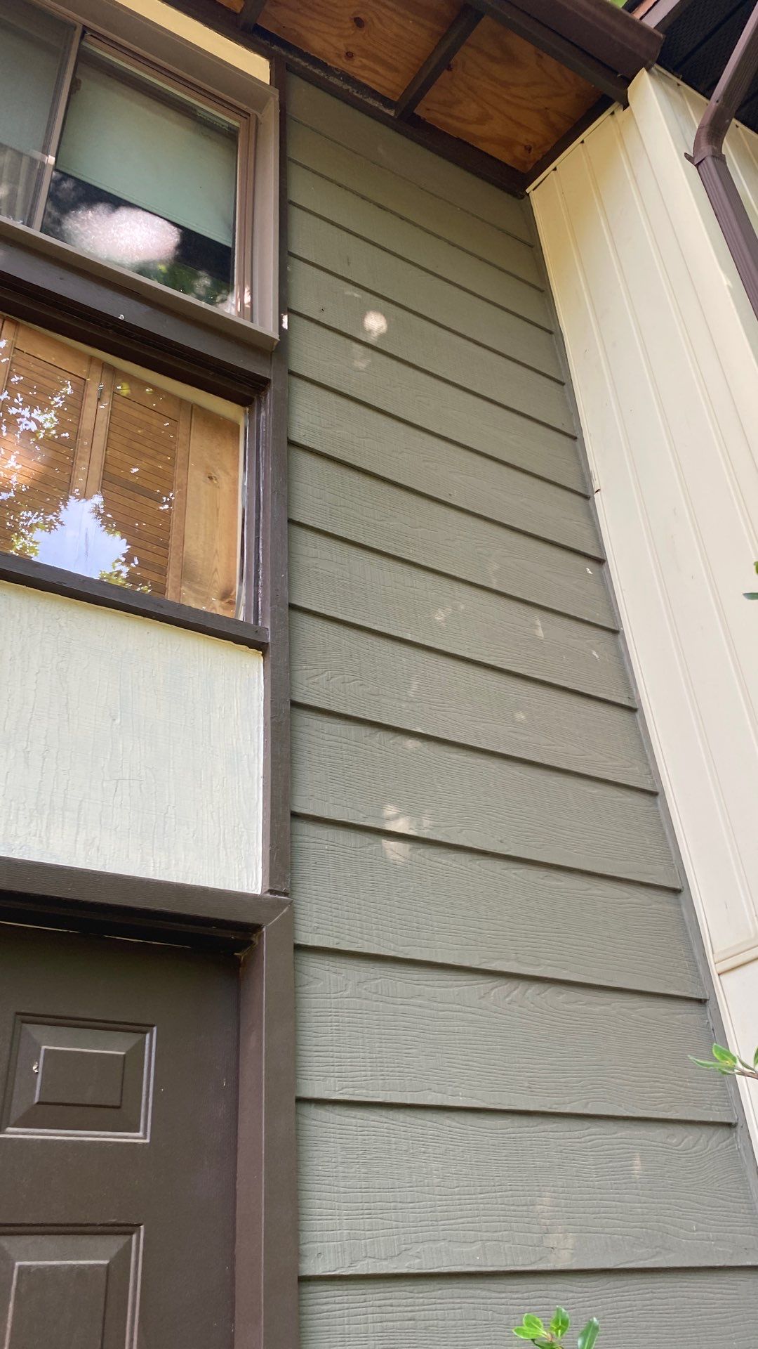 Reston: Residential Siding Replacement with James Hardie Statement Beaded Plank in Cappuccino Muffin by RM Banning, Inc.