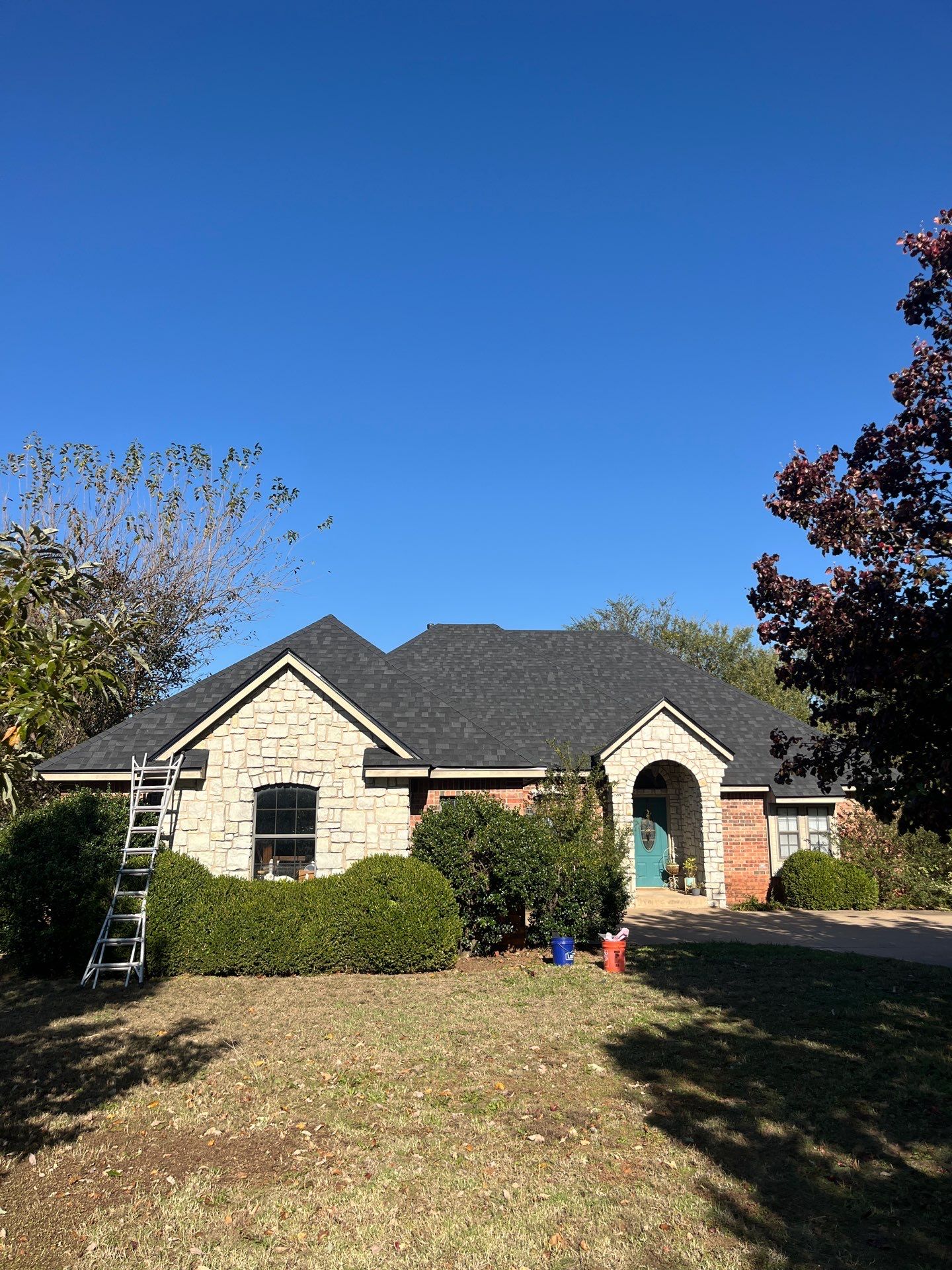 Owens Corning - Onyx Black by Frontline Roofing and Construction